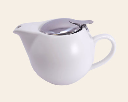 Théière en céramique blanche 500 ml, finition mate et filtre métallique amovible